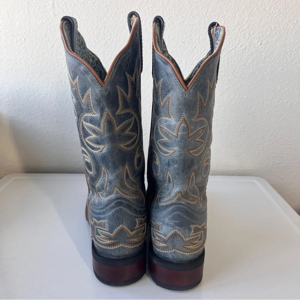 Laredo ladies Ella Blue Leather embroidered square Toe Boots 
▪️size 10 l - Picture 2 of 14